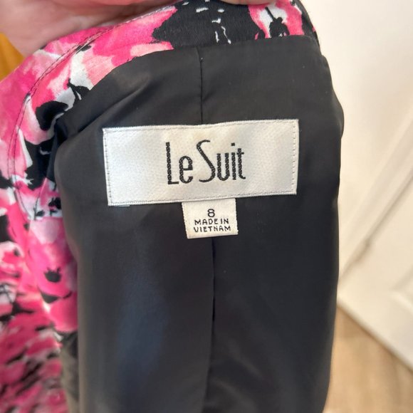 Le Suit Women's Size 8 Black/Pink Floral 3 Button Jacket, Black Skirt - Picture 3 of 3